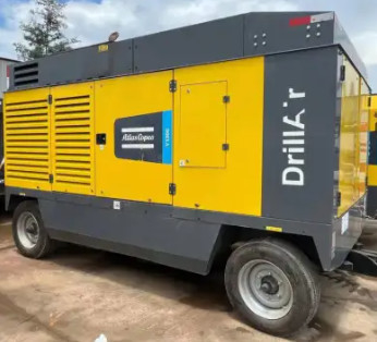 Y1300 Digital Display Portable Compressor FAD 36,5-32,3 M3/min untuk aplikasi tugas berat