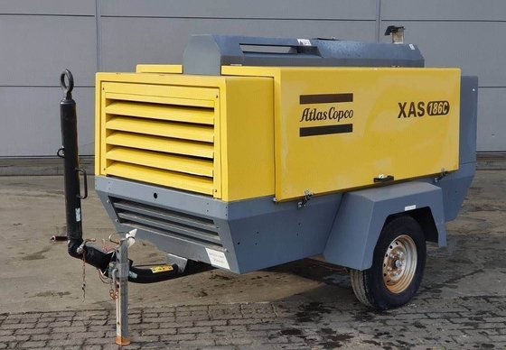 Tekanan kerja hitam 7 bar kompresor portabel XAS186C dengan katup knalpot 1x3/4