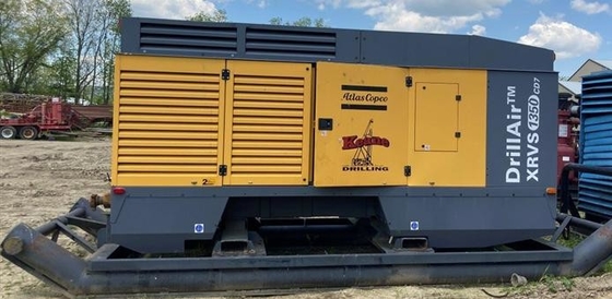 Kompresor Portable 975L Tangki Diesel Kapasitas XRVS1350 untuk Aplikasi Industri