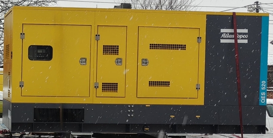Pembangkit Listrik Pendingin Air QES520 untuk Suhu Lingkungan Kerja 10/50 C 5700 KG